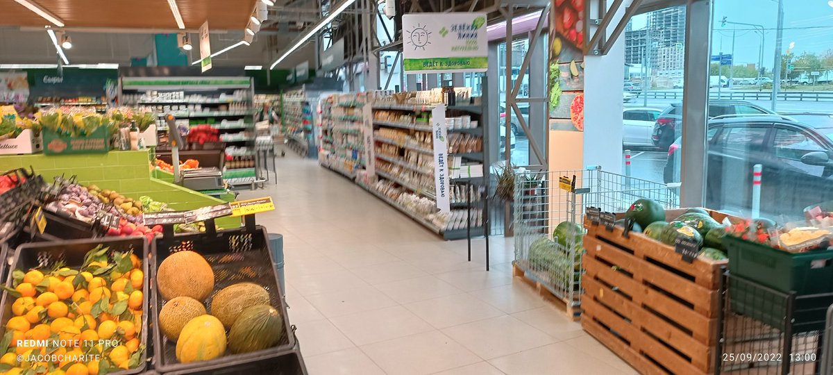 jaccocharite's tweet photo. Shopping in Moscow, I know how you guys like to see our supermarkets😁☺👍🏻

Early Sunday afternoon, quite bad weather today. 

1/ https://t.co/a01ye8sOBc
