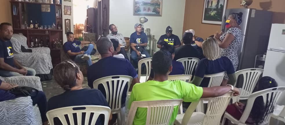 carlosuptos's tweet photo. Sábado 24 de Sep. Reunión de trabajo rumbo a las Elecciones Primarias. La DER y la DEM Sucre argumentando para avanzar en el fortalecimiento de nuestra Organización Encuentro Ciudadano. Núcleos Ciudadanos, Comandos Familiares, 1x10 y venezolanos en el exterior.
#SomosLosDeDelsa https://t.co/4LJvziL8cq
