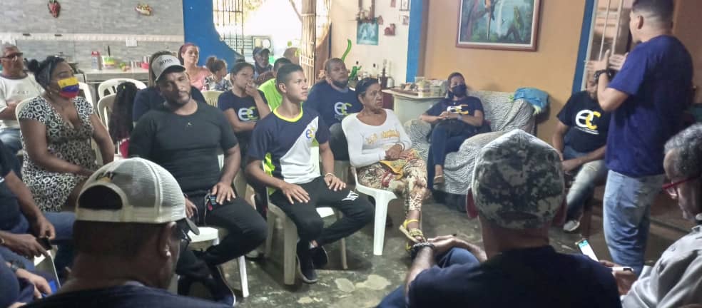 carlosuptos's tweet photo. Sábado 24 de Sep. Reunión de trabajo rumbo a las Elecciones Primarias. La DER y la DEM Sucre argumentando para avanzar en el fortalecimiento de nuestra Organización Encuentro Ciudadano. Núcleos Ciudadanos, Comandos Familiares, 1x10 y venezolanos en el exterior.
#SomosLosDeDelsa https://t.co/4LJvziL8cq