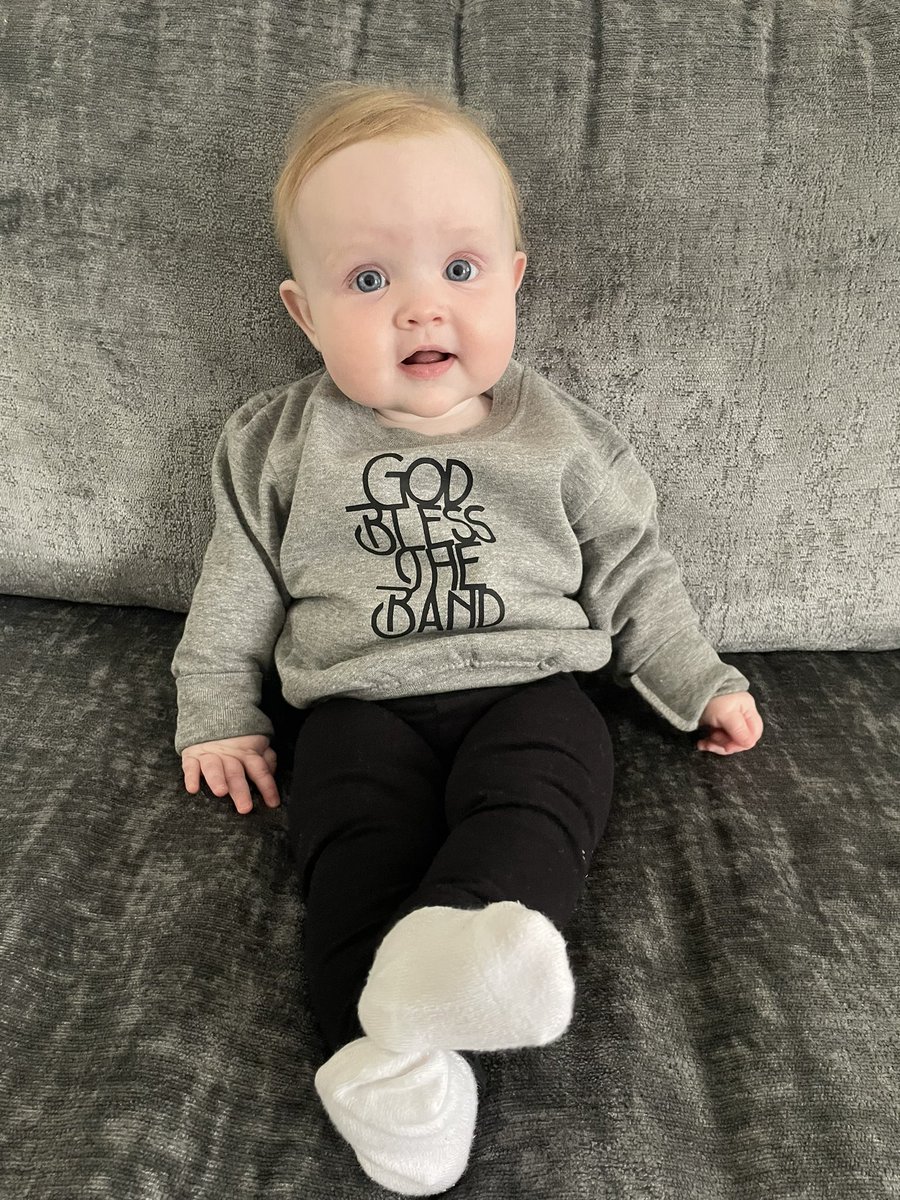 jamiemillar164's tweet photo. She old enough for Heaton park yet? @What_Liam_Said @thecourteeners @mikecambo1 @LouuMurphy #godblesstheband https://t.co/JmFQgdRKc0