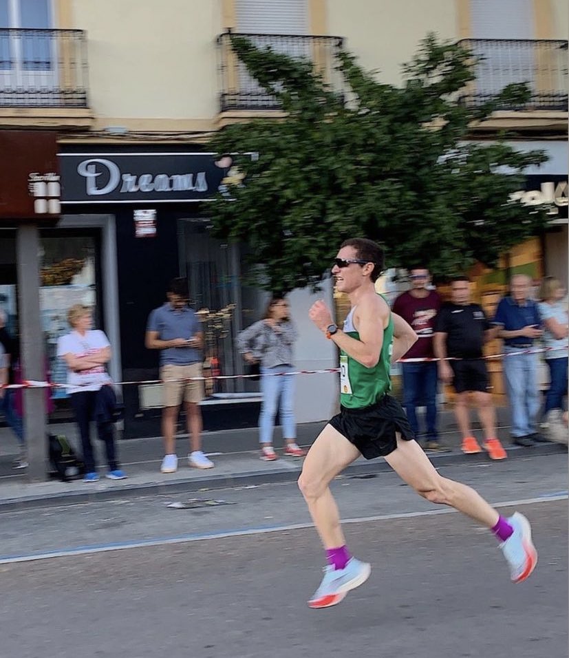 🏆CARRERA SAN MIGUEL ZAFRA

Nivelón ayer en Zafra donde Vicente Merino corrió 5600m aprox a 3’21” lo que le permitió ser 2° senior y 6° de la general🤪👏🏻👏🏻

Enhorabuena, máquina!
<a href="/vicenmerino/">vicenmerino</a>