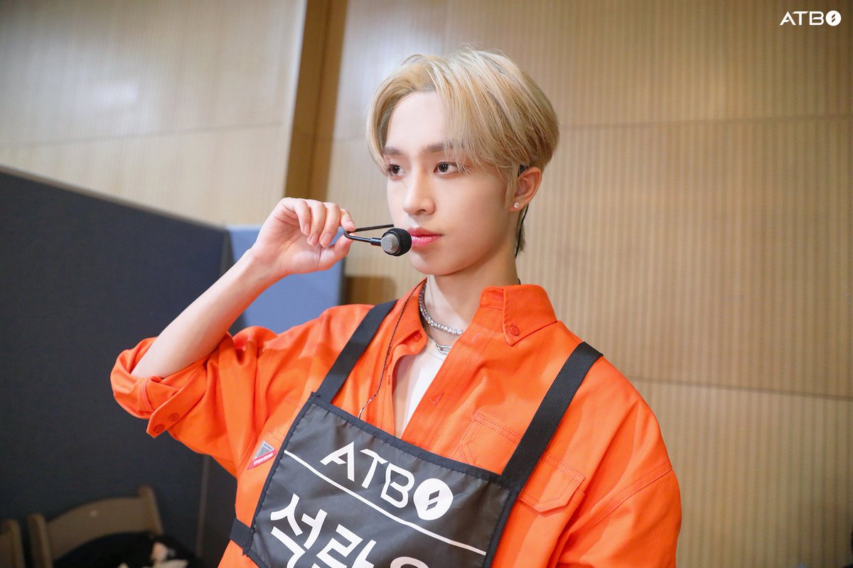 ATBOSPAIN's tweet photo. [📸] 220925

ATBO DEBUT ALBUM [The Beginning : 開花] Detrás de escenas 🚤

#Rakwon 

#ATBO #에이티비오
#TheBeginning_開花
#Monochrome_Color
#Monochrome ➫ #Color https://t.co/UnpOnRFHgQ