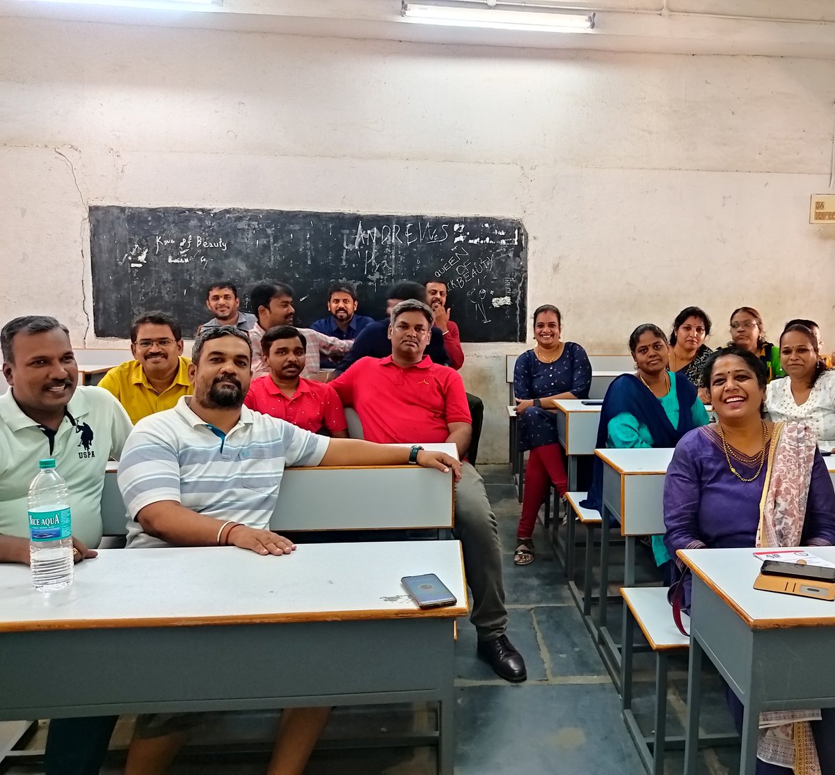 Venkat3681's tweet photo. The team. Batch of 2002, BBA, Guru Nanak College.
#gnc #backtocollege #bbastudents #bba #2002batch #team #groupie #gurunanakcollege #teampic #backtoclassroom #backtoclass #nostalgia #nostalgic #nostalgie https://t.co/cMYxqjRXvA