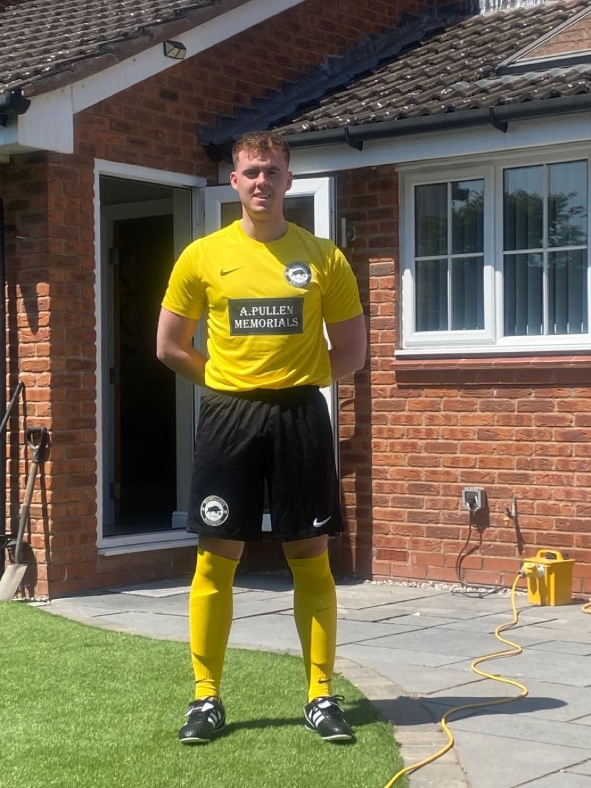 BgroveRangers's tweet photo. MOTM 🥇
Our centre half JOE KELLY https://t.co/gXx39P3e12