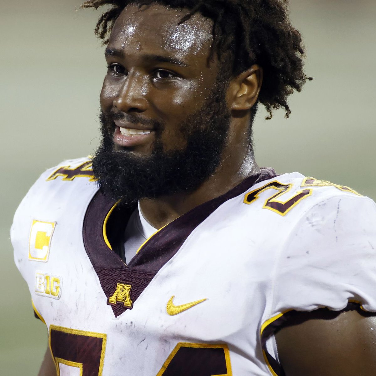 GopherHole's tweet photo. ESPN moves #Gophers Mo Ibrahim up 1 spot to 4th on its Heisman Watch List! ESPN notes Mo has had 13 straight 100+ yard rushing games, 2 behind Ezekiel Elliott, who went for 100 in 15 straight games from 2014-2015. https://t.co/7tDumDlaTZ https://t.co/kOr7IBVWjl