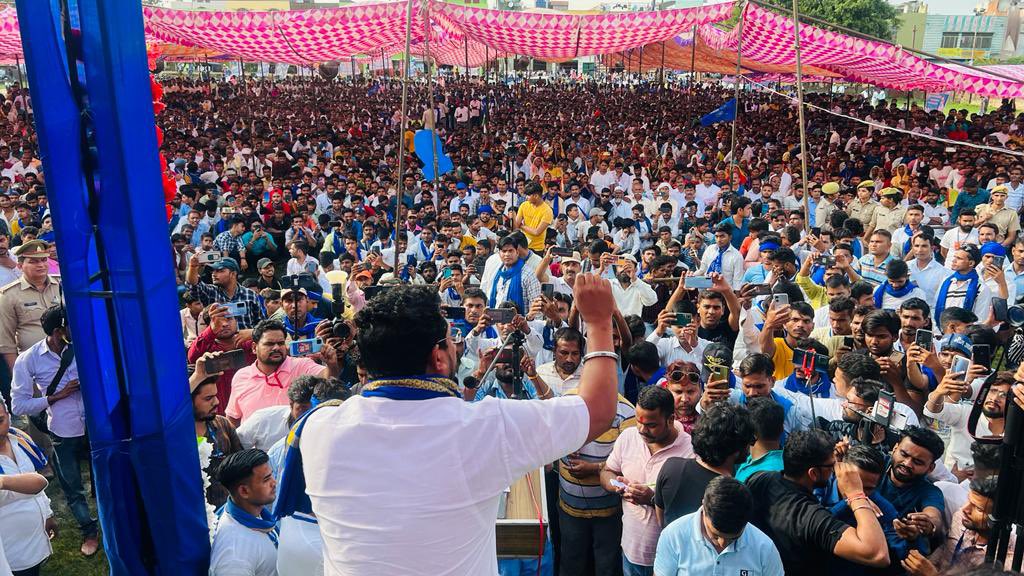 ManishKumarASPK's tweet photo. आज मुरादाबाद (बिलारी) में भीम आर्मी चीफ़ चन्द्र शेखर आज़ाद जी को सुनने के लिए उमड़ा बहुजनों का जनसैलाब। यें जनसैलाब आने वाले समय में बहुजन समाज को हुक्मरान बनाने में महत्वपूर्ण योगदान देगा। जय भीम, जय मंडल। https://t.co/VaA4O0QbCa