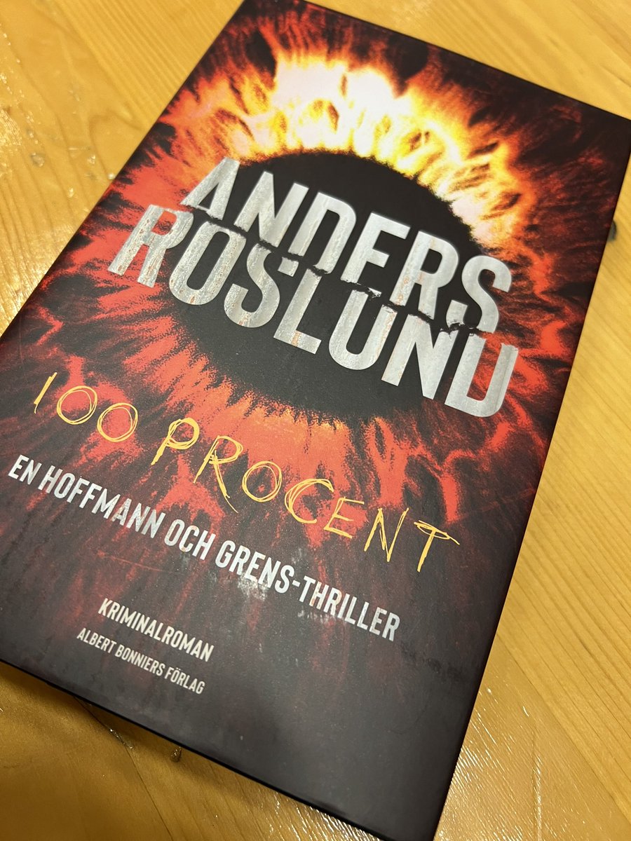 CapacityNow's tweet photo. Meeting my friend, the excellent crime novel writer Anders Roslund at the book  fair. Got a signed copy of his new book 100% - out in a few weeks. Read his books, amazing stories. We are both Pådden fans/guests as well.  @Ekwall @MatsOlssonNY #andersroslund #pådden https://t.co/g8WKUeWHjp
