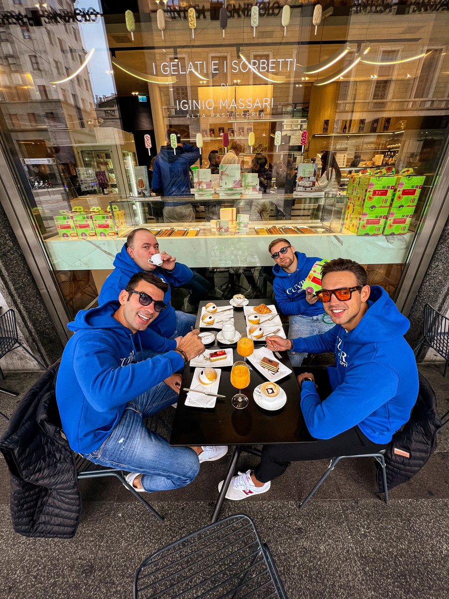 Daaniele_20's tweet photo. Dipinti di blu da Iginio! 🤩

Ci vediamo alle H 17:00 , Cuvrer House, per questa SPECIAL EDITION! 💙

Cuvrer

#milano #specialedition #hoodie #cuvrerconcept #MilanFashionWeek #25settembre https://t.co/VDola92S00
