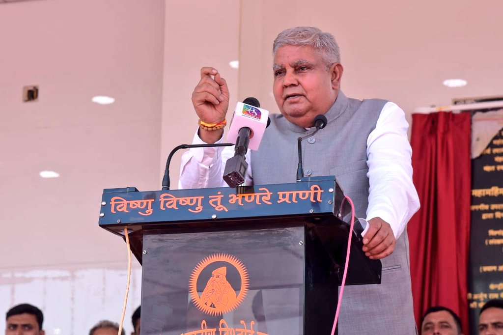 VPIndia's tweet photo. माननीय उपराष्ट्रपति जी आज मुक्तिधाम मुकाम में 'अखिल भारतीय विश्नोई महासभा' द्वारा आयोजित धर्मसभा व अभिनंदन समारोह में शामिल हुए।

केंद्रीय मंत्रिगण श्री गजेंद्र सिंह शेखावत जी, श्री अर्जुन राम मेघवाल जी व श्री कैलाश चौधरी जी समेत विश्नोई  समाज के गणमान्य व्यक्ति भी उपस्थित रहे। https://t.co/aQc6ei2lmU