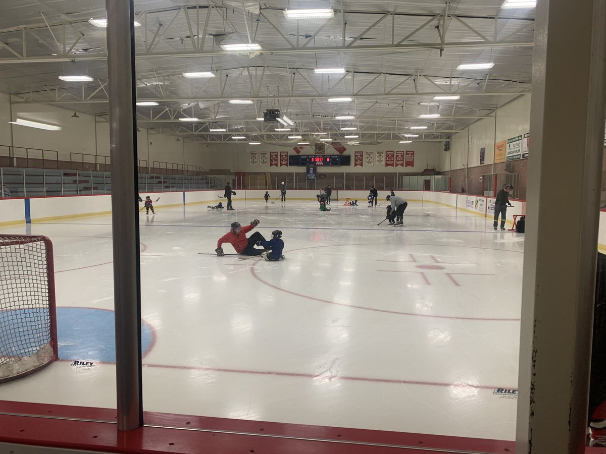 DouroH's tweet photo. Dukes’ Kick off day was a huge success! Thank you to everyone for your support! Wishing our Dukes a great 2022/23 season!#GoDukesgo! @HometownHockey #Redhats https://t.co/HS0DgL8ijy