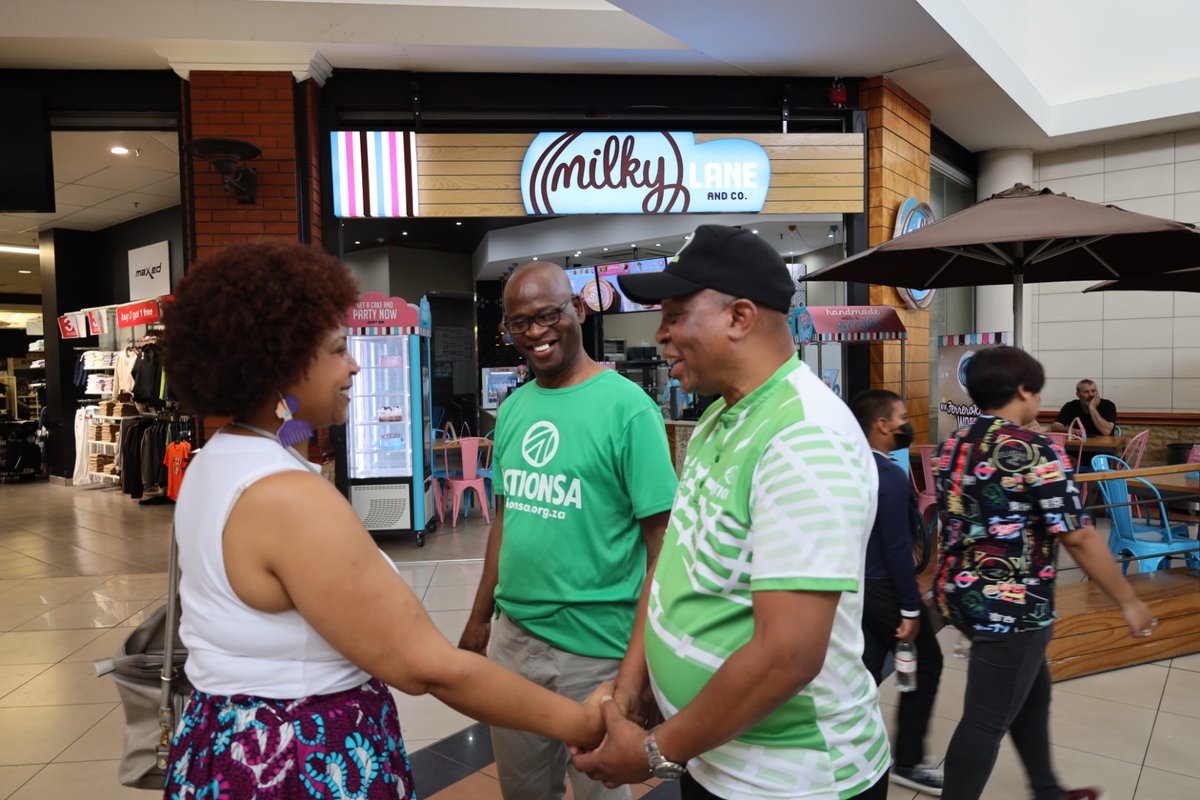 __Tshireletso_'s tweet photo. Diamond Pavillion Mall is a buzz!!! as ActionSA President @HermanMashaba continues his Walkabouts and interaction with community members.

“The Anc and South Africa can not coexist, one of them must die, and it will not be South Africa.” - Herman Mashaba

#LetsFixNorthernCape🇿🇦 https://t.co/RKCaRvbv7m