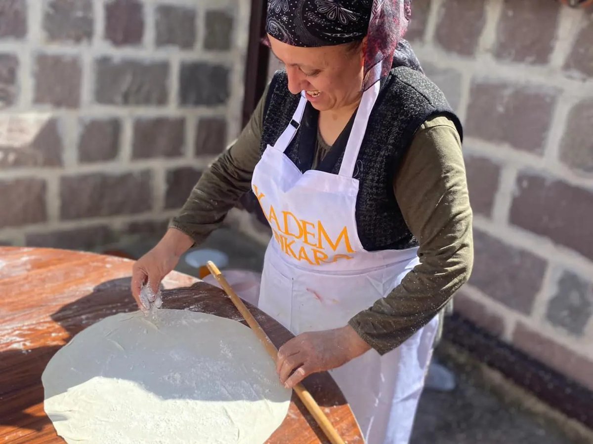 Üreten ve kooperatif kuran kadınlarımızın isteklerini ve ihtiyaçları dinlerken kadın emeği mis gibi gözlemlerimizi ikram ettik.