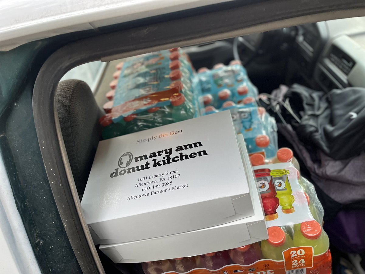 BMcClarin51's tweet photo. Let’s go! Elite morning, Elite hill sprints, Elite Donuts, Elite Wrestlers, Elite Focus, Elite Effort, Elite Energy, Elite #IMPACT with @shultgren2 @Hot_Cup_of_Joe @LVHNSports #FAMILY. Happy Sunday from @ExecutiveEduca3 #Live4others #Live2Serve https://t.co/kmPXmH9Up9
