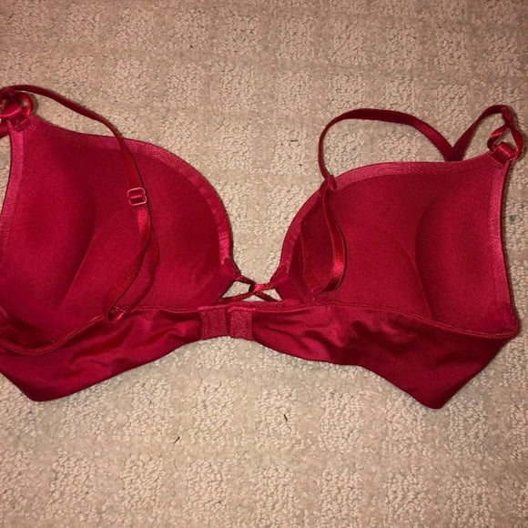 vi piace il mio reggiseno rosso? #bra #bras #lingerie #mistress #sexy #goddess