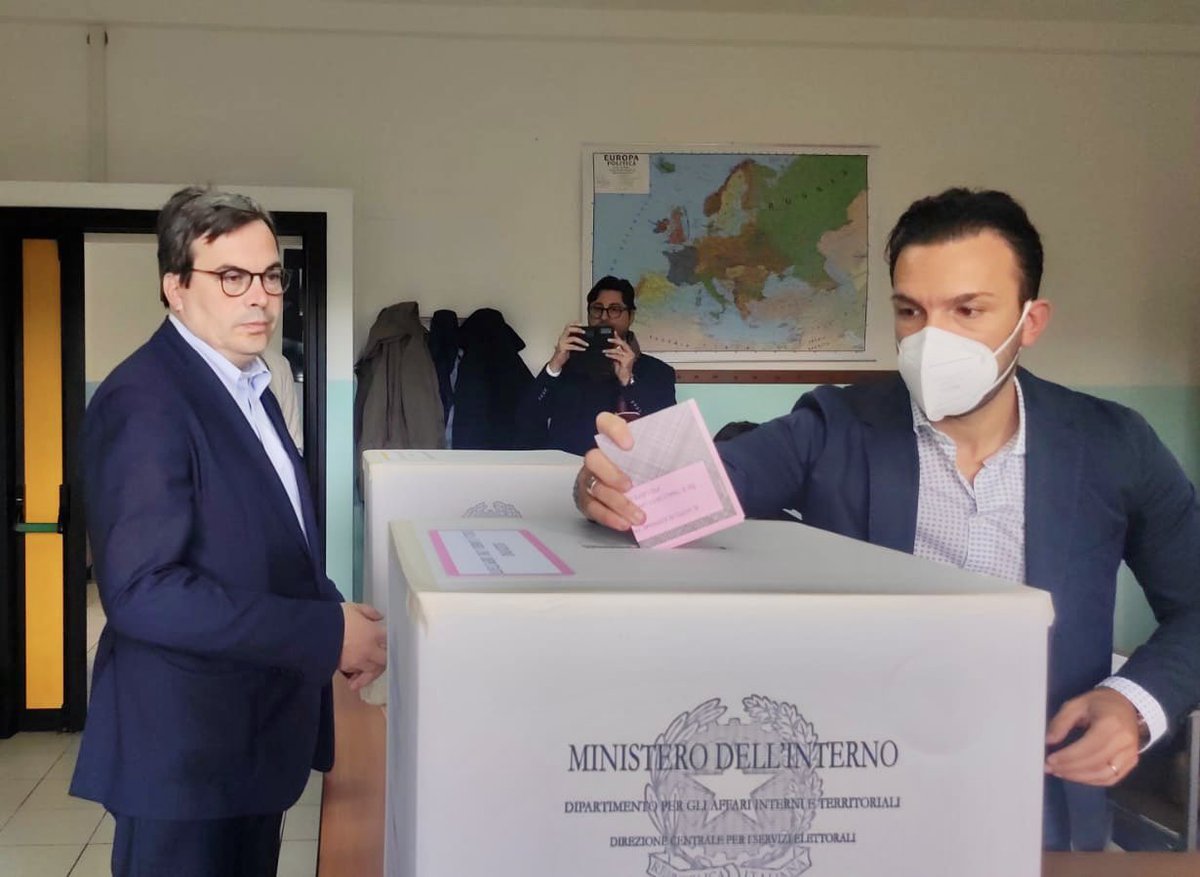amendolaenzo's tweet photo. Da #Potenza, buon voto a tutte e tutti. Viva la democrazia, viva l'Italia 🇮🇹🇪🇺 https://t.co/hLM1YyZgup