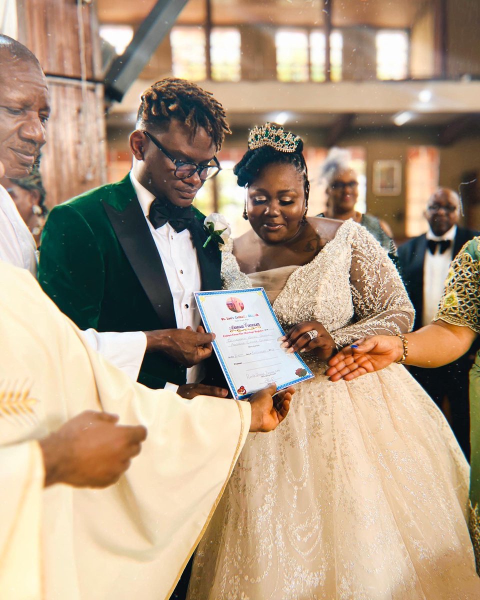_LSMK_'s tweet photo. So I won a Toni yesterday! I married the number one gem. Just negodu! https://t.co/I4xv0FWWUh