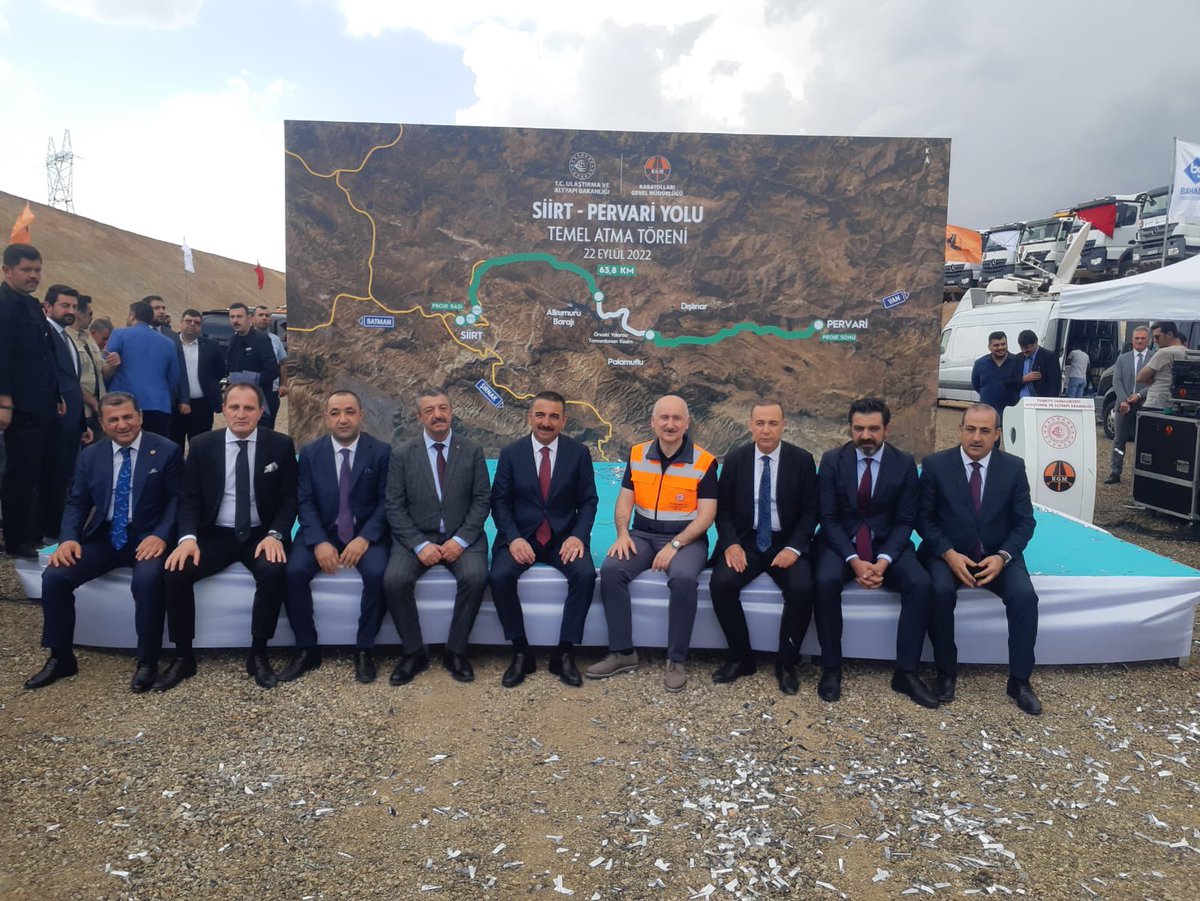 AvEkremOlgac's tweet photo. Hizmeti fazlasıyla hakeden Siirt halkımıza 1 hafta içinde Doğu ve Güneydoğu Anadoluyu birbirine bağlayan Siirt-Pervari yoluna başlanması ve 500 Yataklı Devlet Hastanemizin İhale sürecinin başladığının müjdesini veriyoruz. 
Her şey Siirt'imiz için.

#SiirteİkiBüyükMüjde https://t.co/Ml3CnwwlSX