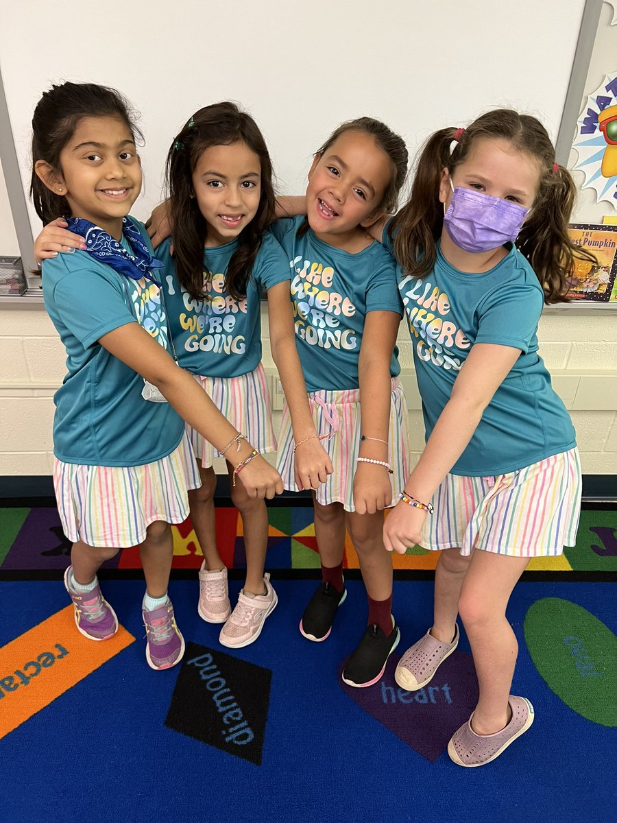 MsErath_LAES's tweet photo. Twin day during Fall Spirit week! @LakeAnneES https://t.co/yRq51wD12h