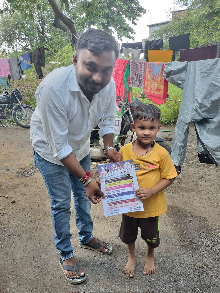 Patelparimal423's tweet photo. કોંગ્રેસ પક્ષ દ્વારા આપવામાં આવેલ  ૮ વચનો નો ડોર ટુ ડોર પ્રચાર.....
#ગોપળા (મહુવા) @GPCC @jagdishthakormp @AICCMedia https://t.co/U8B1wj4iYh