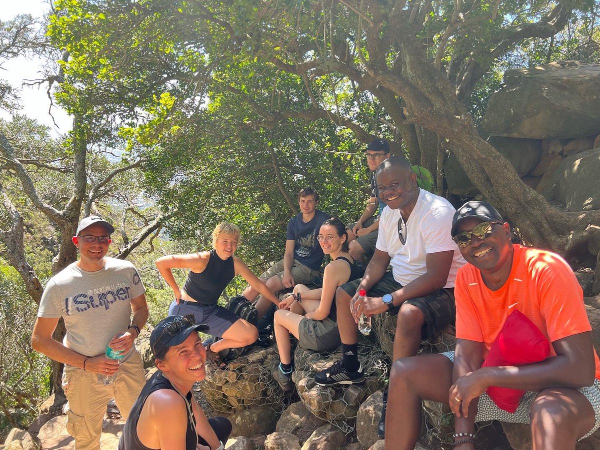 farai_nhakaniso's tweet photo. All the way UP to the TOP!
#climbedtablemountain ππΎπ₯
New 7 Wonders of Nature - Table Mountain, Cape Town.
Hoerikwaggo | Tafelberg | Table Mountain |
#tablemountain #tablemountainview #climbedtablemountainlikeaboss #ididit #2022 #bucketlistadventures #capetown #southafrica https://t.co/NFPBmvUGGy