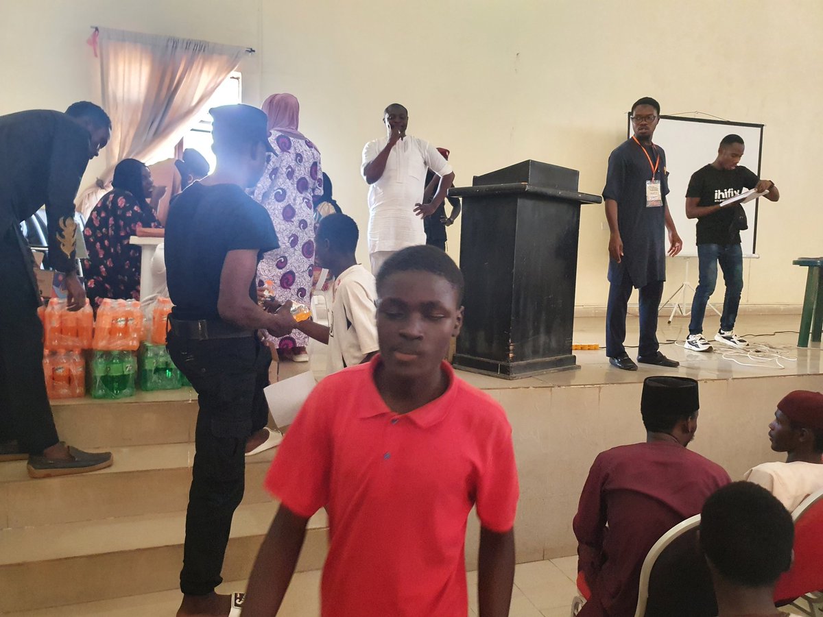 yeffyde's tweet image. Thanks to all our stakeholders for cooperating with us in achieving this milestone..

#YoungEntrepreneurshipChallenge

#APathToSuccess

#BatchA

Cc: @IhifixF @ihifix @Jobbermandotcom @KadBizSchool @smedaninfo