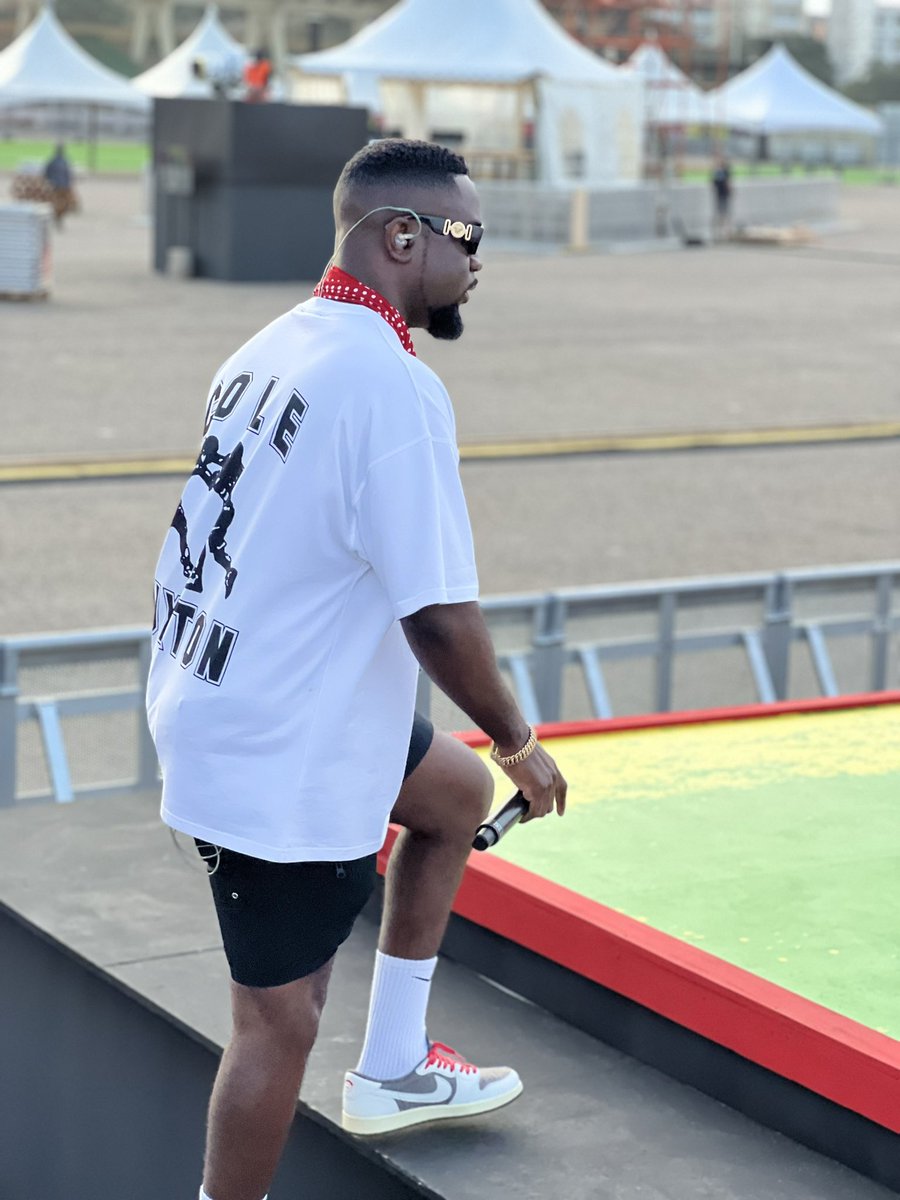 NanaAnsahObofou's tweet photo. SARKODIE #Obede GLOBAL CITIZEN FESTIVAL, FANTASTIC SHOW,the world in in Ghana 🇬🇭 https://t.co/oBuGyJJv0U