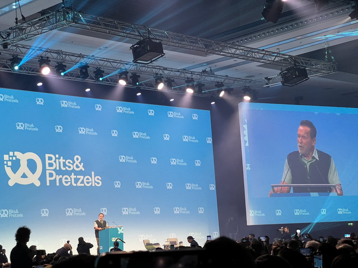 kvoges's tweet photo. @Schwarzenegger „Don’t listen to the naysayers - follow your vision“ - great inspiration at @bitsandpretzels #bits22  #startups https://t.co/RTgBZCh7uz