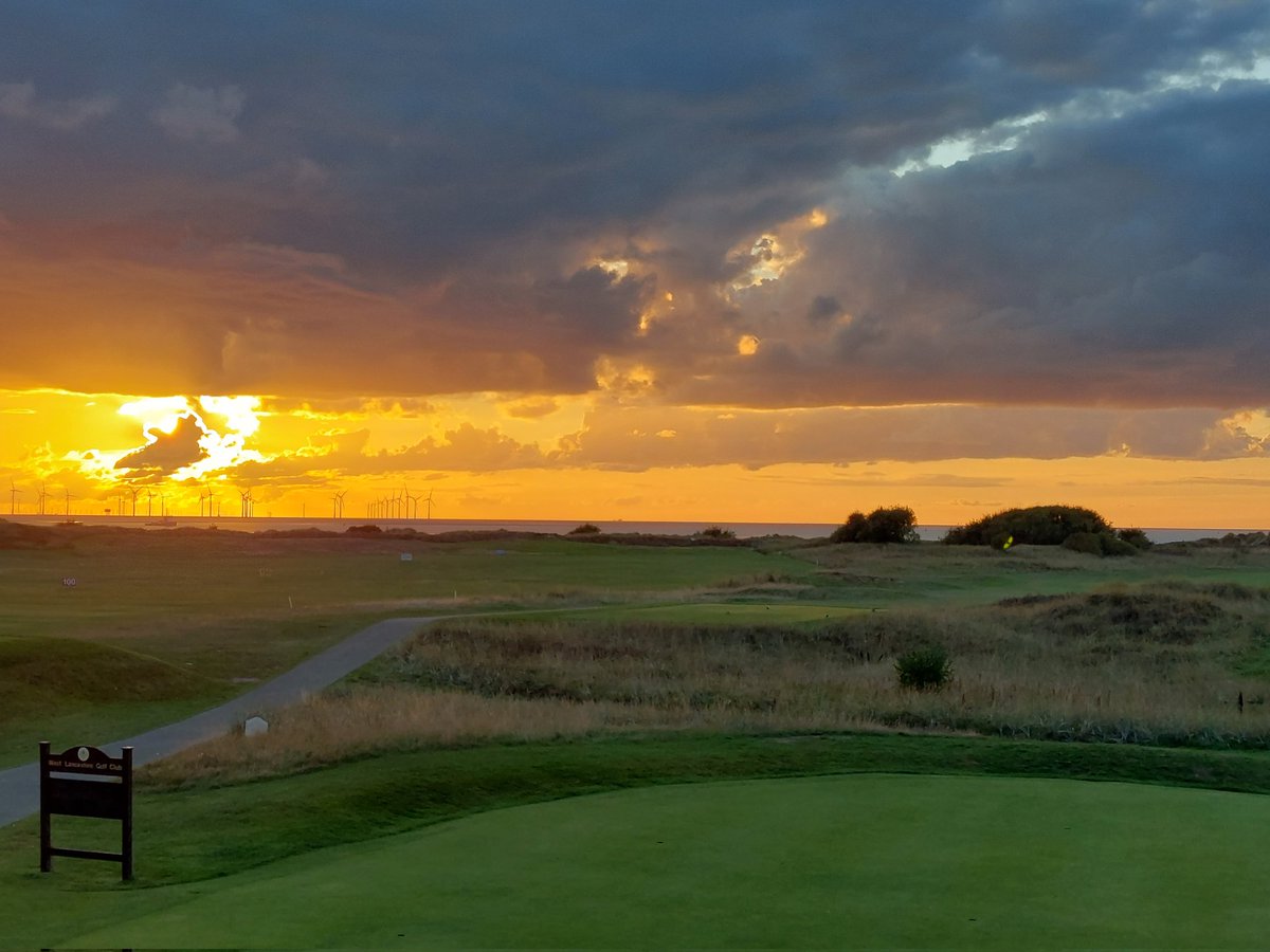 elscoopo's tweet photo. Some dramatic skies over the links yesterday @WestLancsGC #norainthough https://t.co/ok5LOQZEjh
