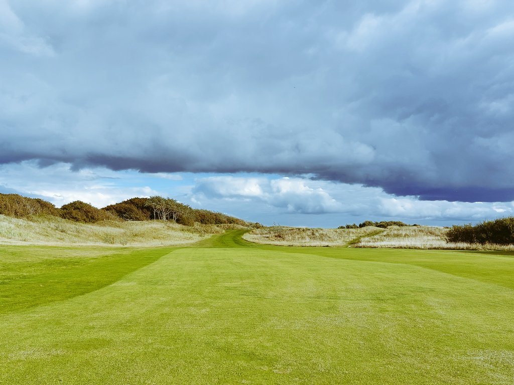 elscoopo's tweet photo. Some dramatic skies over the links yesterday @WestLancsGC #norainthough https://t.co/ok5LOQZEjh