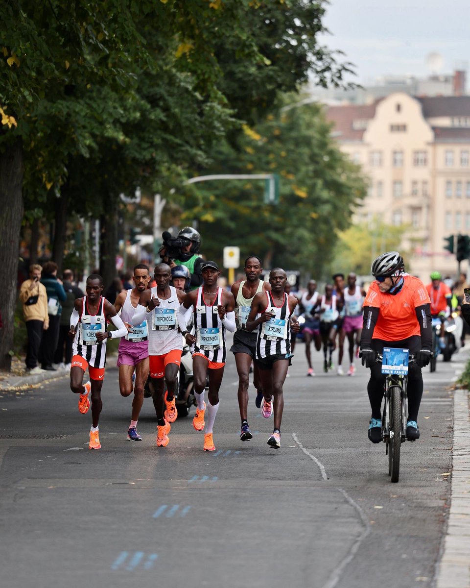 dsmfrunningteam's tweet photo. On our way to…..? 🚀
#NNRunningTeam https://t.co/Ses3wHW8OY