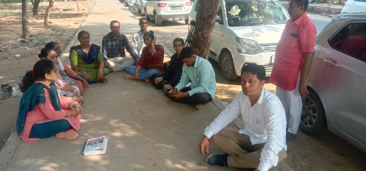 चलने की कोशिश तो करो..
दिशाएं बहुत है..!
रास्तों पर बिखरे कांटों से न डरो..
आपके साथ दुआएं बहुत हैं..!!
उठो..!!  चलो..!!  संघर्ष करो..!!
#RestoreOldPension
<a href="/vijaykbandhu/">Vijay Kumar Bandhu</a> 
<a href="/bprawatNOPRUF/">B P Singh Rawat (NOPRUF)</a> <a href="/NOPRUF_INDIA/">National Old Pension Restoration United Front</a> <a href="/DrPankajECEngg/">Dr. Pankaj Prajapati</a> <a href="/nopruf_Guj/">NOPRUF Gujarat (official)</a> 
#WeWantOPS