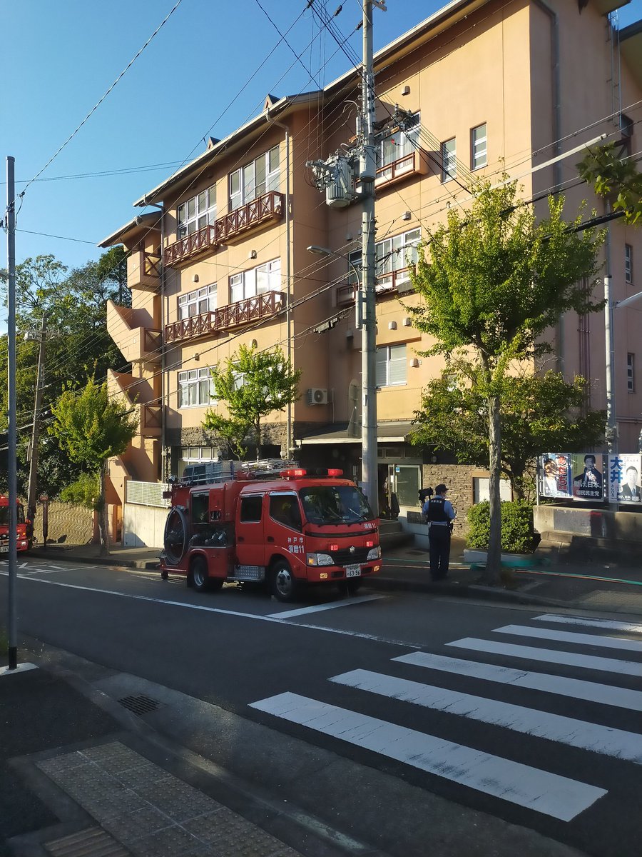 mimmi2916's tweet photo. ステップンしてたら
火事に遭遇
初めて119番しました
日曜やから誰もいなくてよかったです
まさかの児童館😭 https://t.co/M3iq9ZfVZf