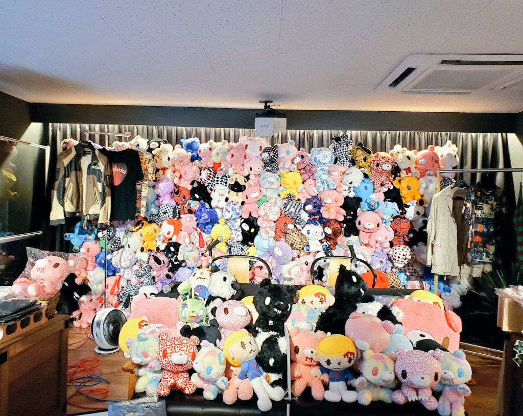 mokyumokyu99's tweet photo. 森チャック先生のファンイベントHTZ に参加してきました!
グルーミーがたくさんで最高に良き空間で楽しかったし
何より初めて森チャック先生にお会いできて最強に嬉しかった(´;ω;`)♥♥
同席だったお優しいファン様のおかげで、先生とツーショも撮れて感無量でした!😭💗
#htz21 https://t.co/afuonvudtf