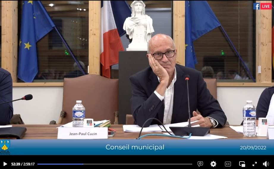 gnibeaumont63's tweet photo. Cuzin est-il (déjà) usé ?
En tout cas, l'intervention de l'opposition lors du dernier conseil municipal ne semble pas le passionner.
Un mépris que beaucoup de beaumontoises et beaumontois ressentent également... https://t.co/PWKZGwBiCE
