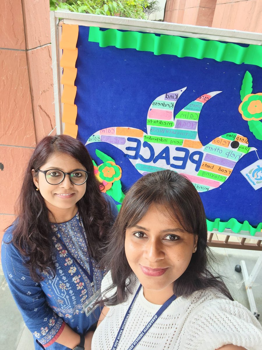 MadhulitaPat's tweet photo. 'Peace begins with a smile' -Mother Teresa

#CrewOne created a word cloud to share what peace means to each of them. It was heart-warming to experience the authenticity of their responses. #teachablemoment #InternationalDayOfPeace #pypchat #ibakah @SimranS40735194 https://t.co/uqydVehAKO