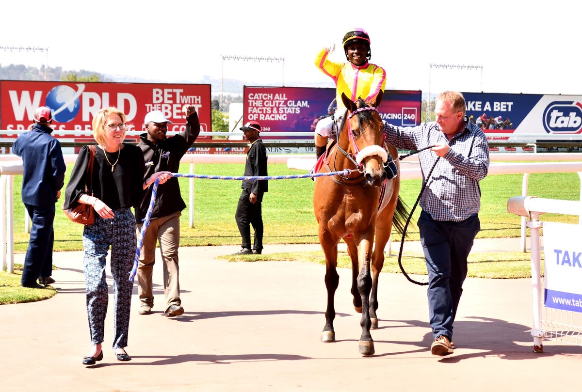 WillowMagic1's tweet photo. Pendragon by Willow Magic out of Trippi mare Defining Looks, broke his maiden for trainer Fanie Bronkhorst and owners Jan and Linda Stekhoven. Bred by Summerhill, the gelding has placed four previous times including second in his penultimate start. Images:@JC_Photos1 https://t.co/cbzU8BJY6q