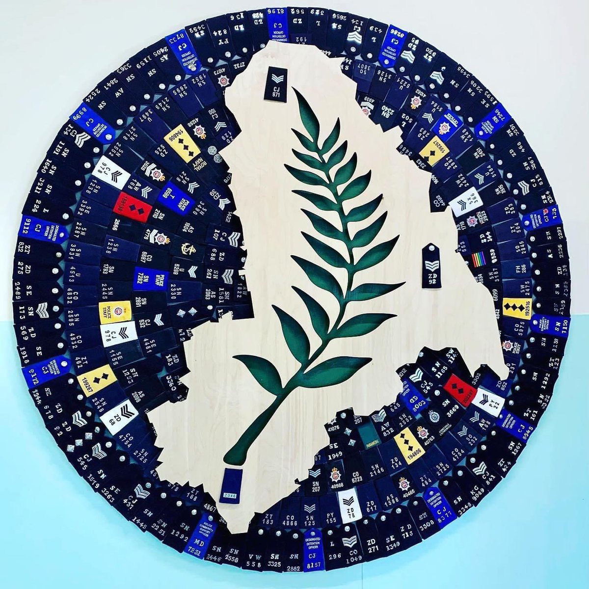 My thanks to everyone who sent us their epaulettes from around the country - Croydon College students create memorial artwork in honour of murdered police officer yourlocalguardian.co.uk/news/22614933.… <a href="/MPSCroydon/">South Area - Croydon MPS</a> @CroydonCollege #NeverForget