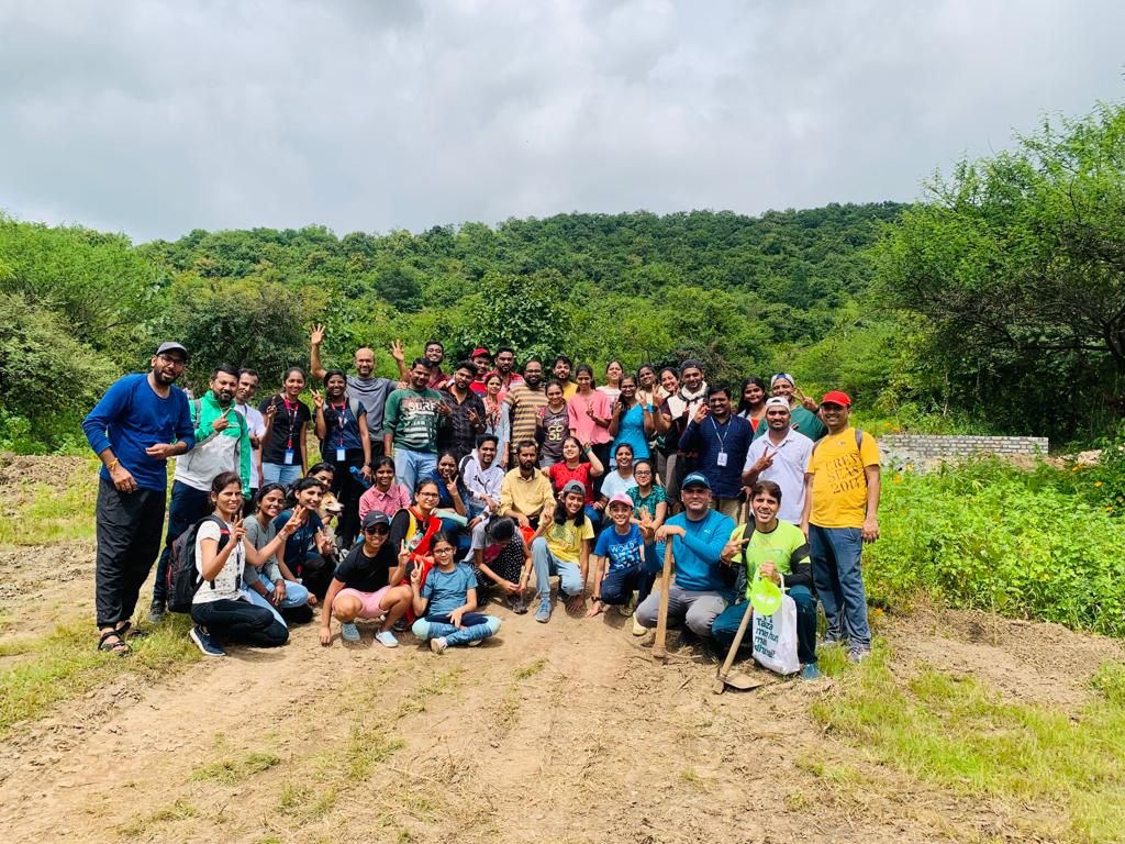 Pune_Go_Green's tweet photo. Today we had done #plantation , plants watering and #Plastic collection on Hill behind Megapolic Hinjawadi society.
Big thank to @PuneForest team for the support. It was in coordination with Forest team and TCS.
We had done plastic collection as part of #cleanhills campaign. https://t.co/IFomkcOYvI