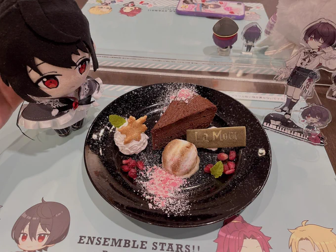 らもーるのケーキ柘榴着いってて美味しいかった同行の子がりつ引いてくれてハッピー 