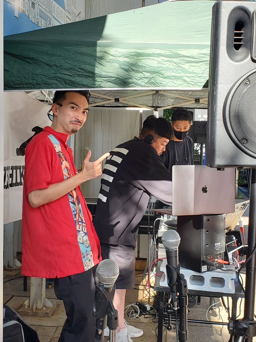 suzuki87minoru's tweet photo. AMERICANHOLIC DAY
@ 石川町 ひらがな商店街
DJブースでのDJ SHUNさん・DJ DAY-Gさん・DJ CANさんのプレイを間近で見ることが出来てうれしかったです。
そして、スピラーとも会えて🎵
PAさんとも喋れた(^.^)
#AMERICANHOLICDAY
#ADAY
#DJCAN
#DJSHUN
#DJDAYG
#石川町
#ひらがな商店街 https://t.co/rDKkKEeNSb