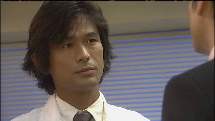 cotatsu_travel's tweet photo. 久しぶりに白い巨塔（2003年版）を見返している

最初の方は財前と里見の考え方の違いによる衝突が毎回ある。リアルタイムに見た時は「里見こそ正義！」とか思ってたけど、今見ると、財前の考え方も納得できて、むしろ「里見は理想だなあ」と思ってしまう

俺も汚い大人になったということか https://t.co/1e6wEu1cdb