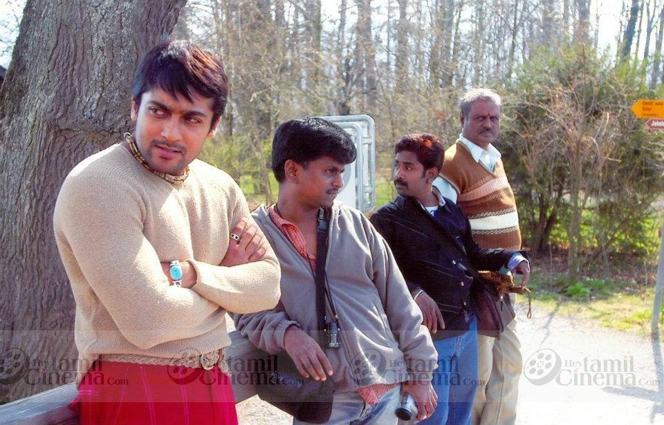 Mr_NaNivas's tweet photo. A wery Happy Birthday Director  @ARMurugadoss sir🎉✨

Thank you for giving two movies to my Hero @Suriya_offl sir #ghajini &amp; #7AumArivu 🔥🔥🔥
We wish you all the success for your future projects. 💐 
#VaadiVaasal #Vanangaan #Achaludu #Suriya42 #Smarat #HBDMurugadoss https://t.co/sNe2wowNHy