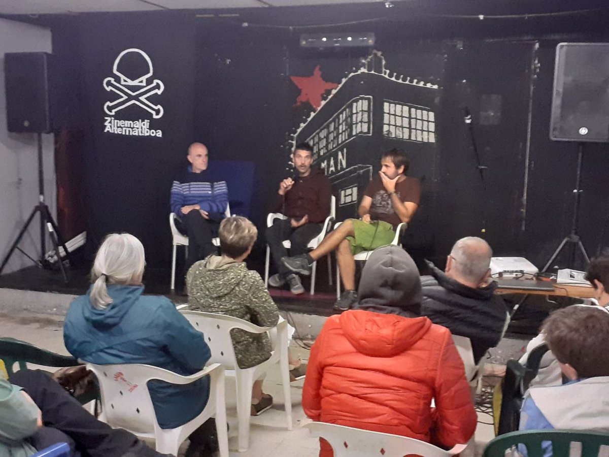 ZinemaldiAlter's tweet photo. Eguraldia medio atzoko proiekzioa @letaman barruan egin behar izan genuen, baina dena primeran joan zen eta oso gustora egon ginen. 

Mila esker Pitu eta Aitor atzoko saioan parte hartu eta Mikel Zabalzaren karua hobeto ezagutzen laguntzeagatik. 

@NonDagoMikel
@MikelZabalzaHE https://t.co/VTQh6RuVjV
