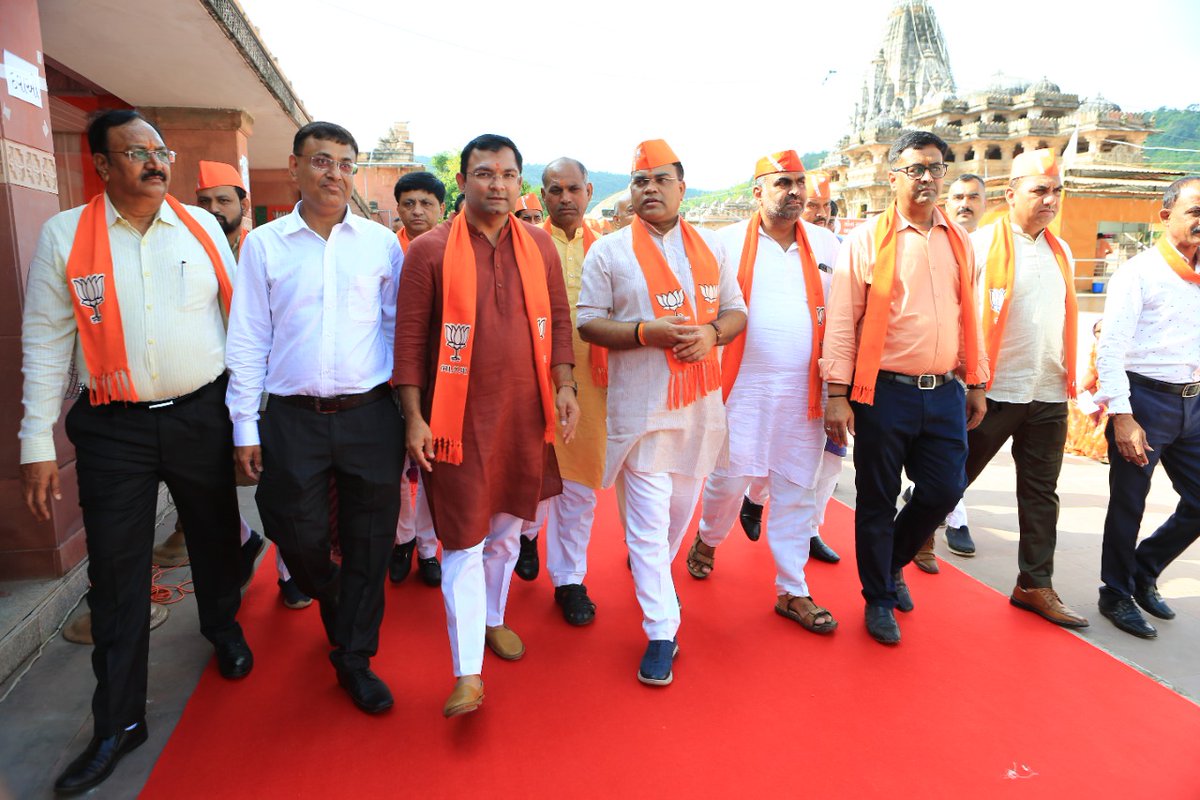 isiddharthpatel's tweet photo. ભારતીય જનતા પાર્ટી અરવલ્લી જિલ્લા ડોક્ટર સેલ દ્વારા આજે શામળાજી મંદિર ખાતે આયોજિત નિ:શુલ્ક મેગા હેલ્થ ચેકઅપ અને સારવાર કેમ્પની પ્રદેશ સંગઠન મહામંત્રી શ્રી @ratnakar273 જી દ્વારા ઉપસ્થિત રહી શુભ શરૂઆત કરાવામાં આવી. https://t.co/cHCsAU3hpA