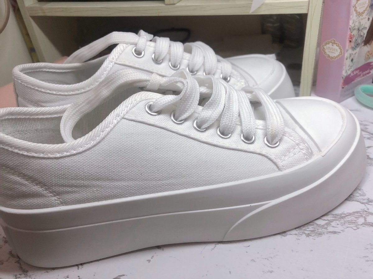 YGchomphuyeom's tweet photo. รองเท้าสไตล์เกาหลีมือ1
190บาท ตรงพื้นเป็นส้นหนาใส่เเล้วสูงขึ้นน่ารักมาก  ขอดูรูปเพิ่มเติมได้น้า🥰#ส่งต่อรองเท้าผ้าใบ #เสื้อผ้าสไตล์เกาหลี #เสื้อผ้ามือสอง #ส่งต่อเสื้อผ้ามือสอง #ส่งต่อกระเป๋า https://t.co/4vNz8G4quA