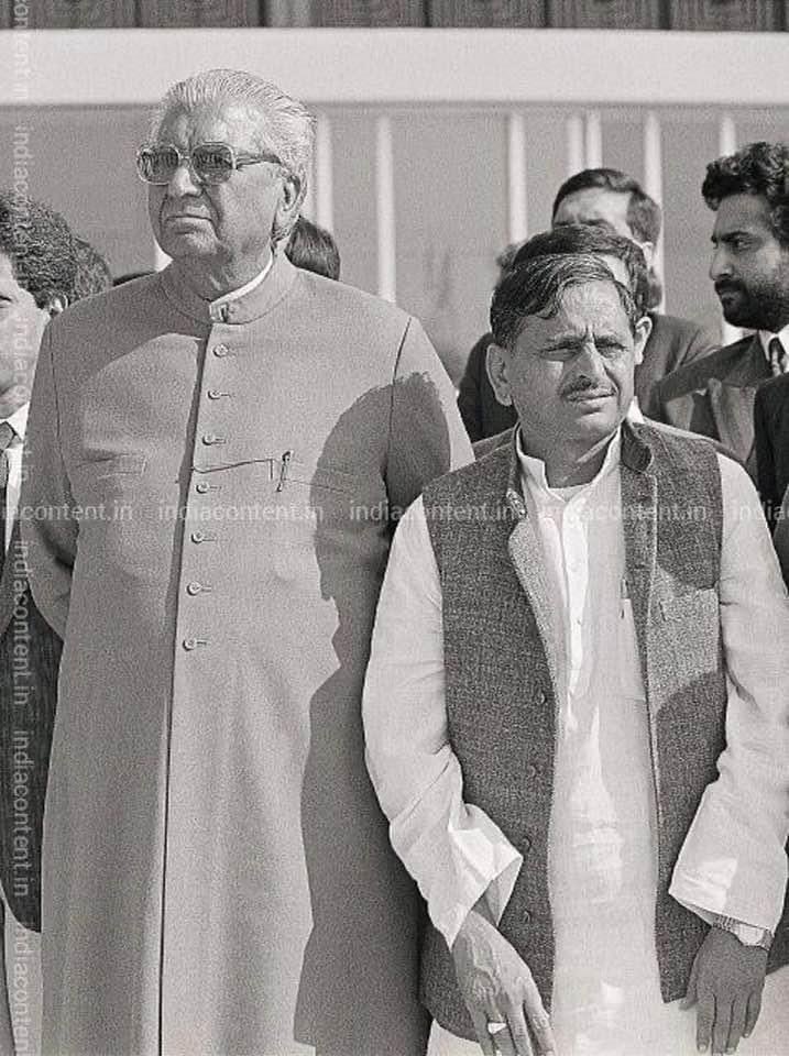 देश के पूर्व उप-प्रधानमंत्री, हरियाणा के पूर्व मुख्यमंत्री और किसान व गरीब की आवाज़ रहे स्वर्गीय चौधरी देवी लाल जी की जयंती पर सादर नमन।