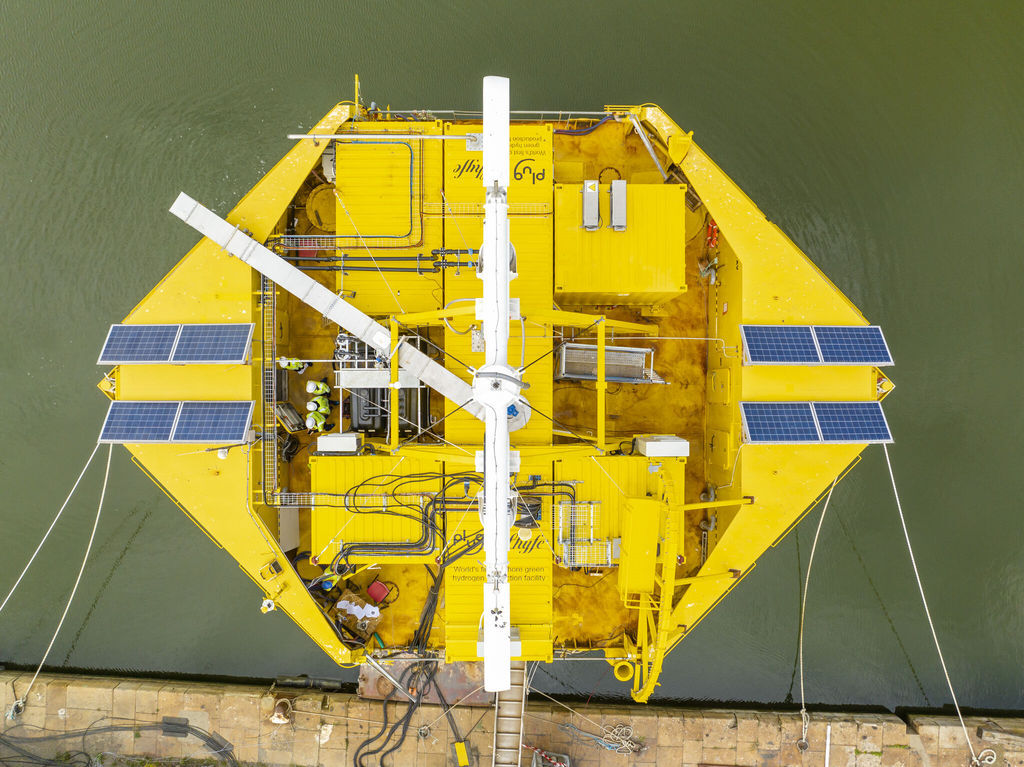 In case you missed it this week: France inaugurated its first #offshorewind farm and the world’s first offshore #greenhydrogen production platform that will be connected to the Floatgen floating wind turbine: bit.ly/3SwhZwA 

Photo: Lhyfe 

#ICYMI #RenewableEnergy