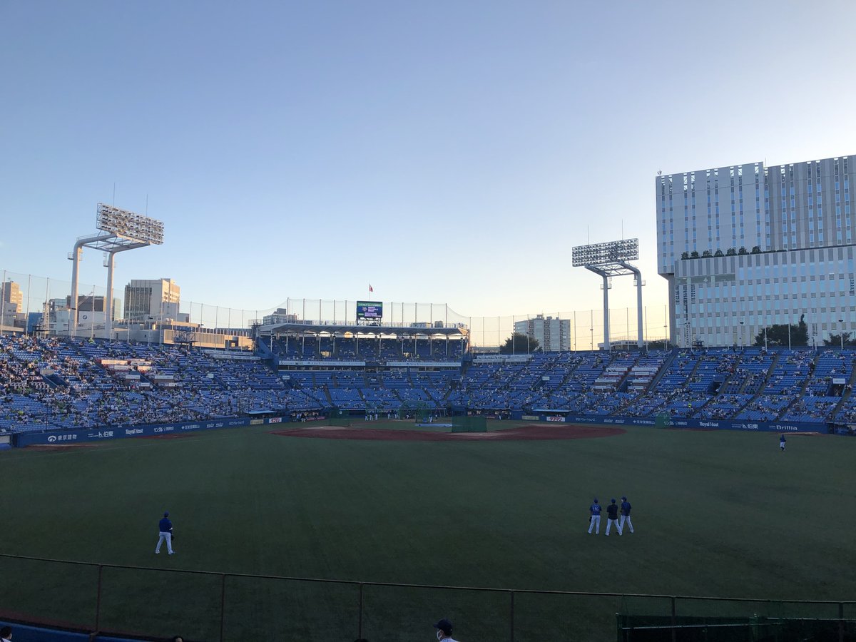 bluemoon_chr's tweet photo. 神宮着いた。 https://t.co/SaVPONHEoS