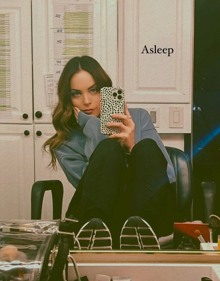 I love liz with dark hair so much