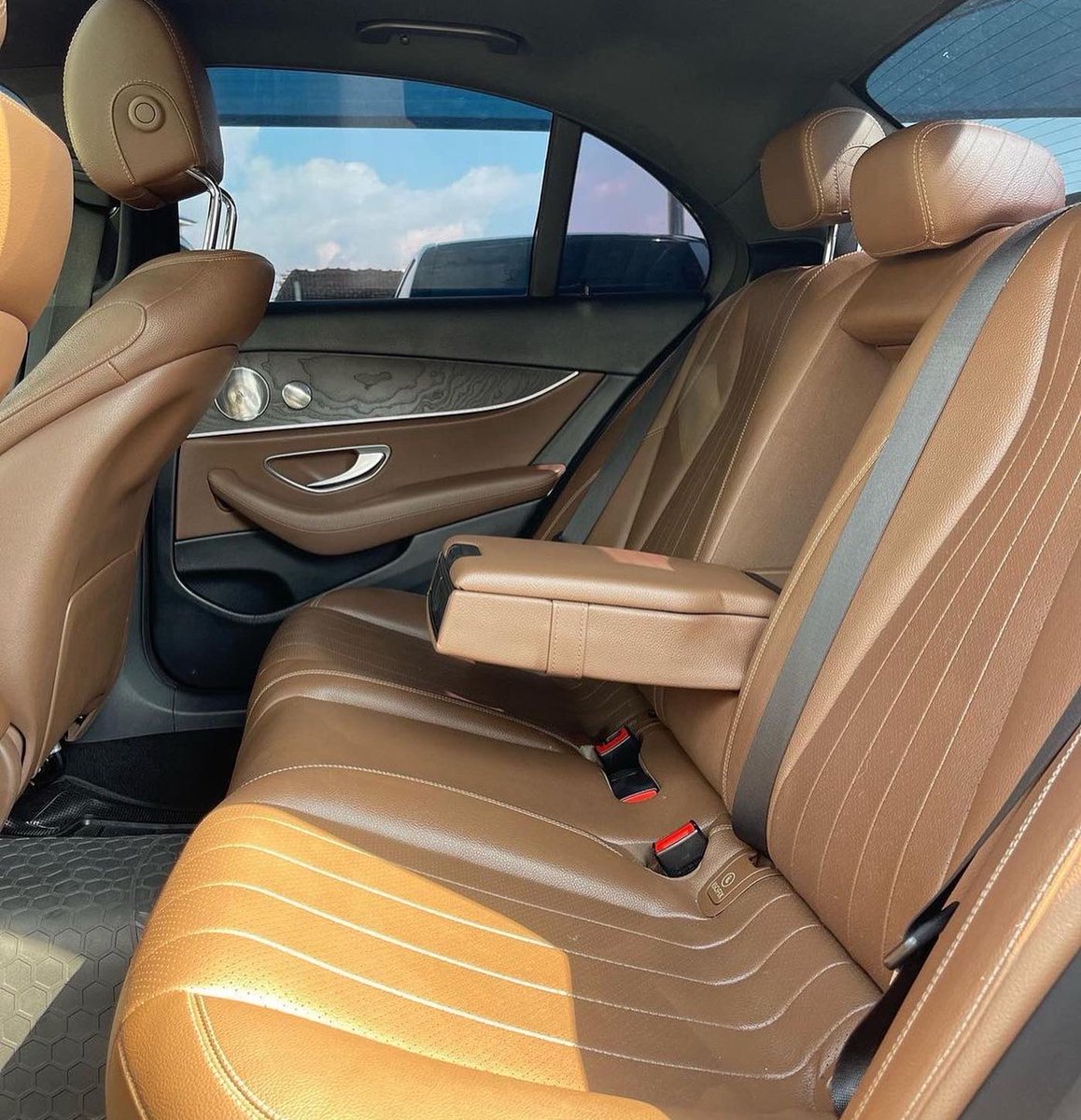 tyautos76's tweet photo. 👉Description:⚡⚡⚡️ SUPER NEATLY USED 2017 MERCEDES BENZ E300
DUTY ✅ 

👉Price:  17 million negotiable 

👉Kindly call 08065119924 or send a dm

👉Location: Abuja

#abujacars #cardealers #cars #instagram #affordablecars #abujaautodealership #lagoscars #carsforsale #benze300 https://t.co/l2T4f91UdB